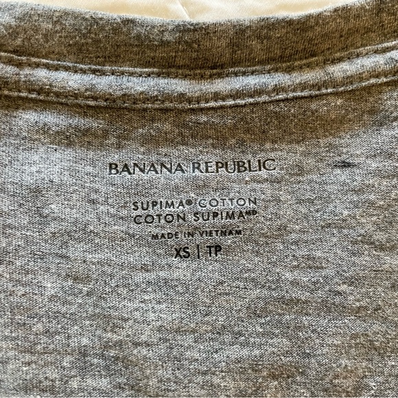 (SOLD) Banana Republic Supima Cotton V-Neck T-Shirt - Picture 7 of 11